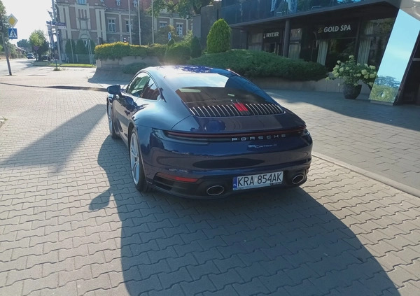 Porsche 911 cena 520000 przebieg: 85000, rok produkcji 2019 z Międzychód małe 79